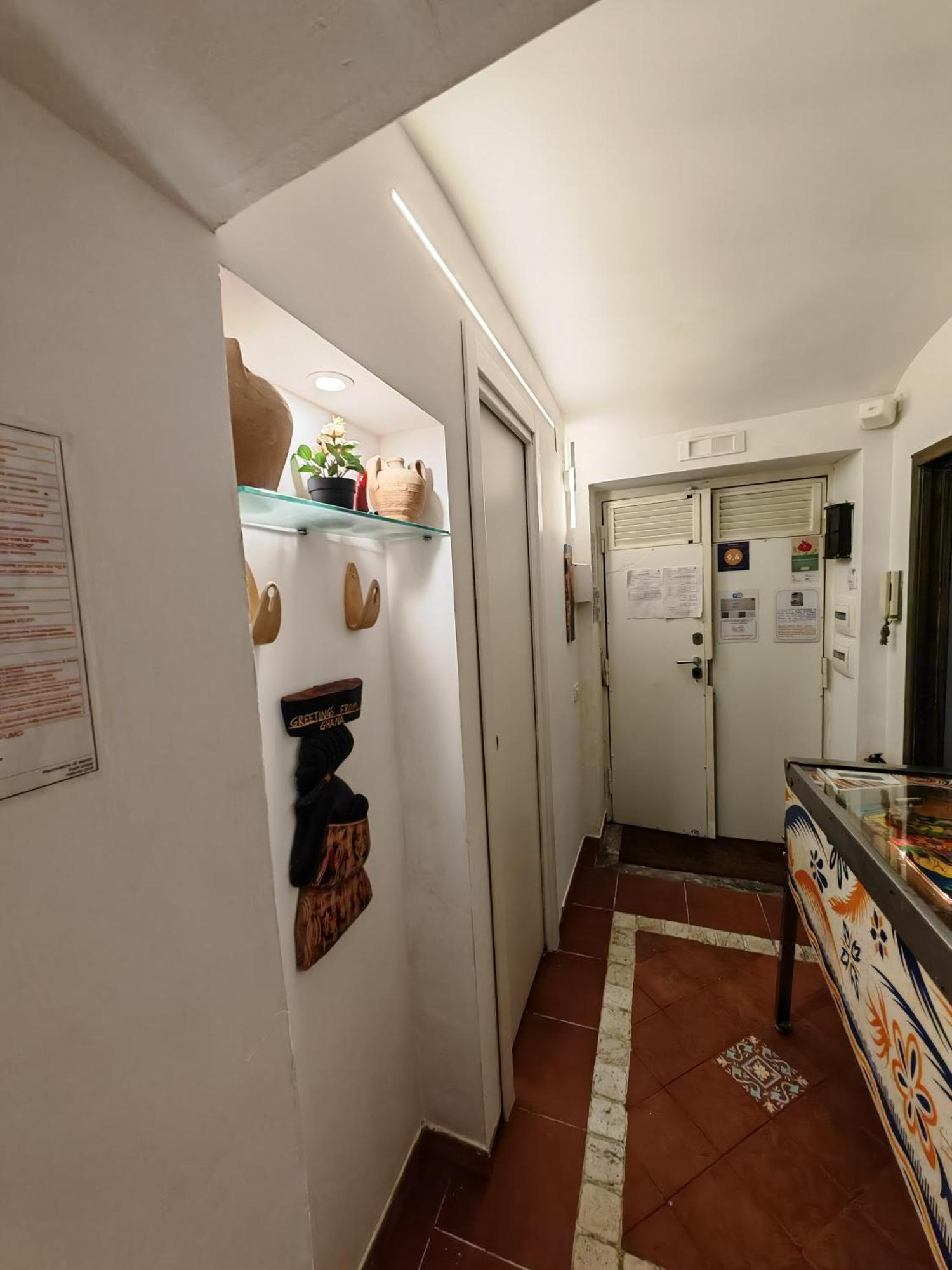 Donnare Casavacanza - Historic Center Of Naples Luaran gambar