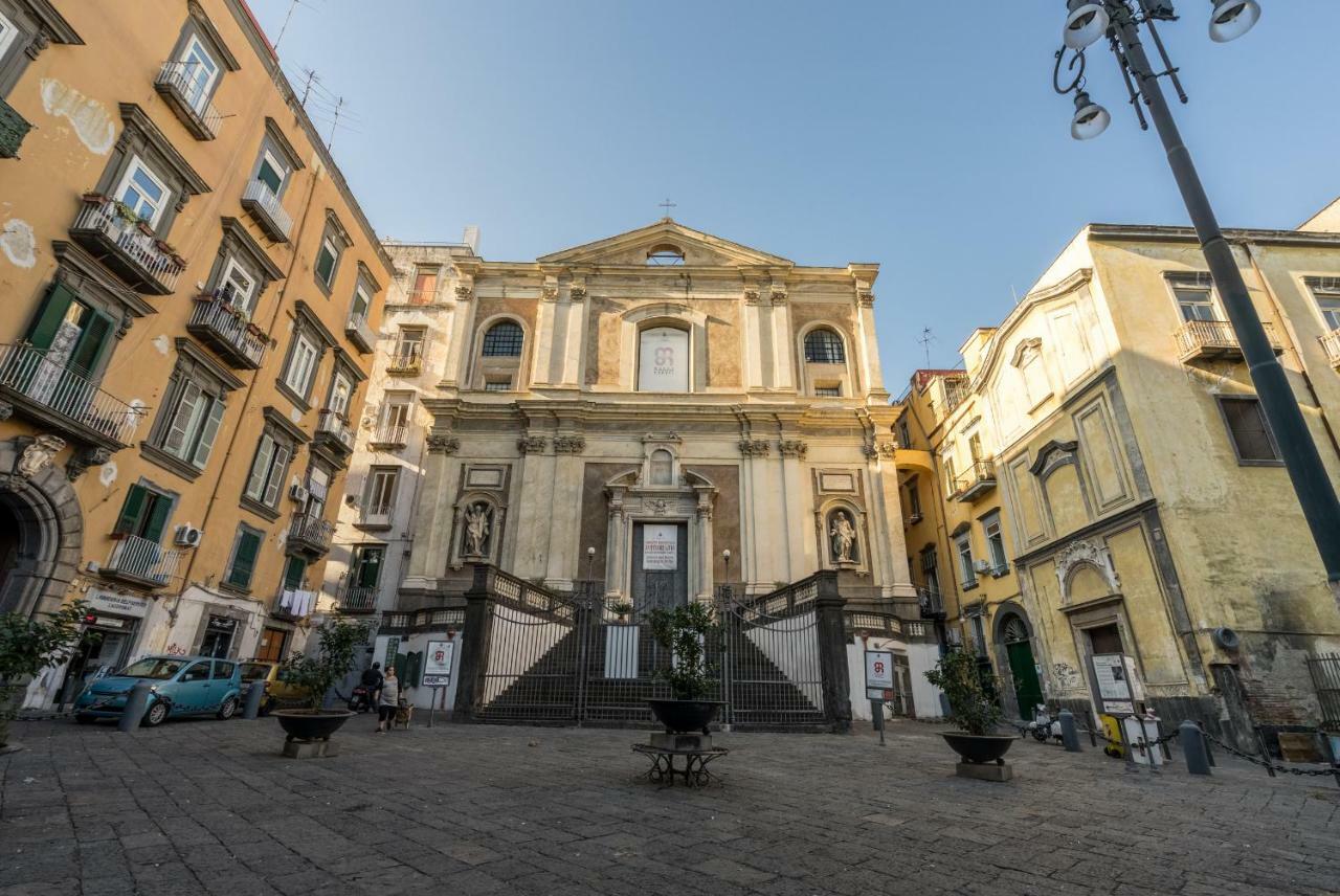 Donnare Casavacanza - Historic Center Of Naples Luaran gambar