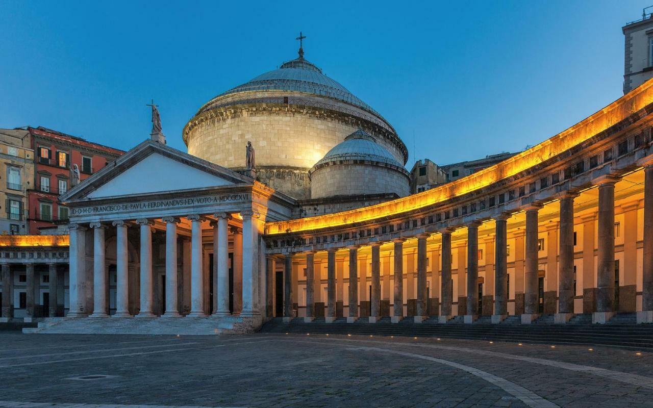 Donnare Casavacanza - Historic Center Of Naples Luaran gambar