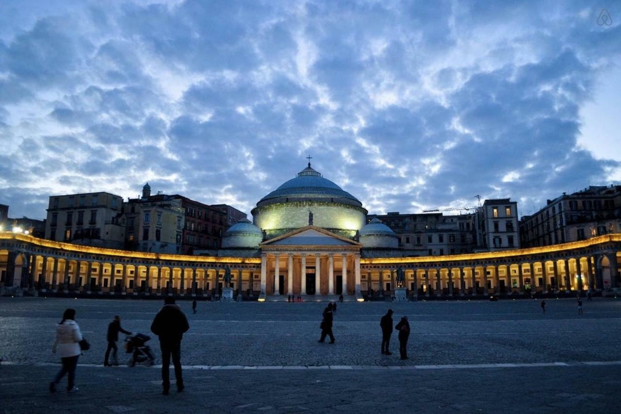 Donnare Casavacanza - Historic Center Of Naples Luaran gambar