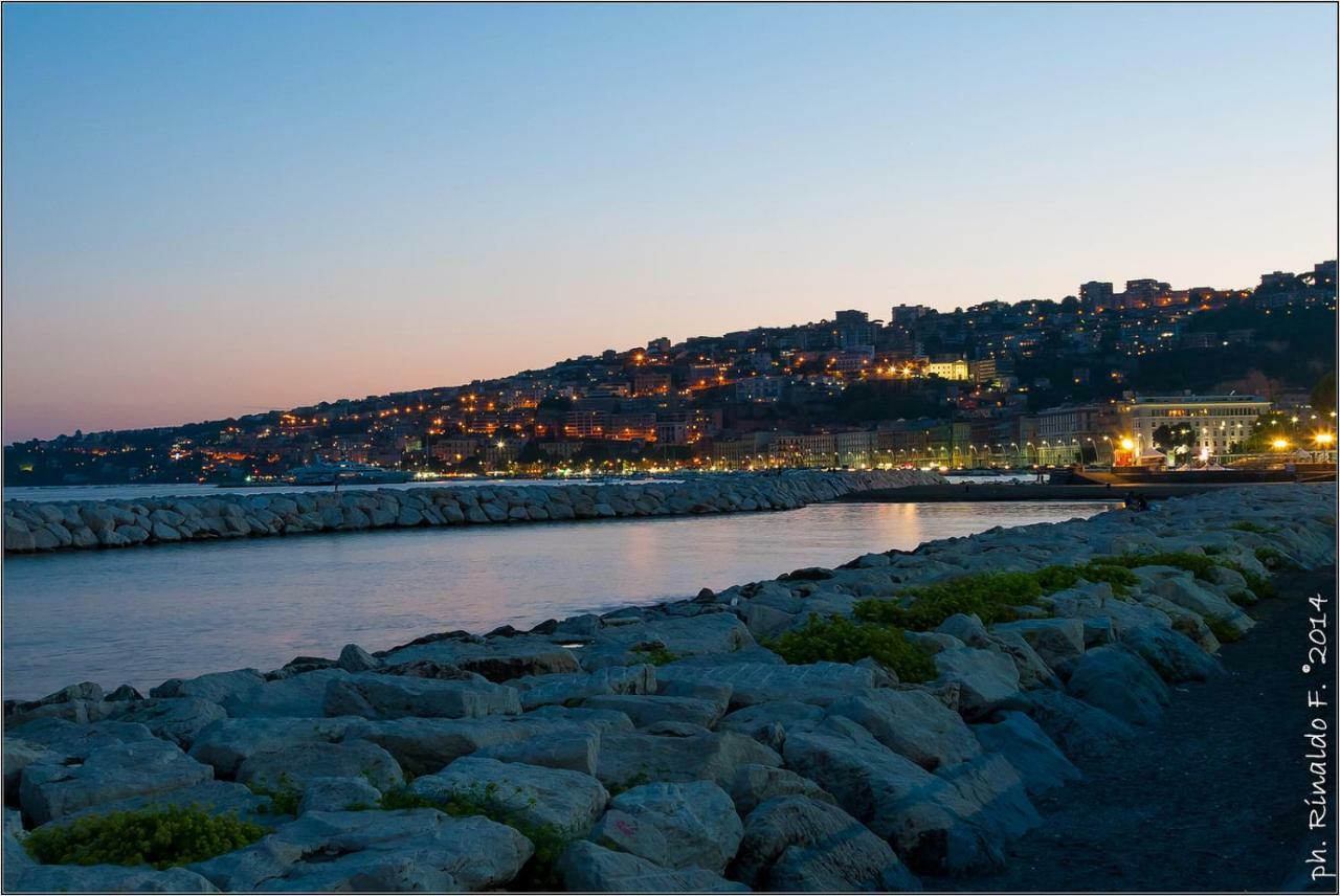 Donnare Casavacanza - Historic Center Of Naples Luaran gambar